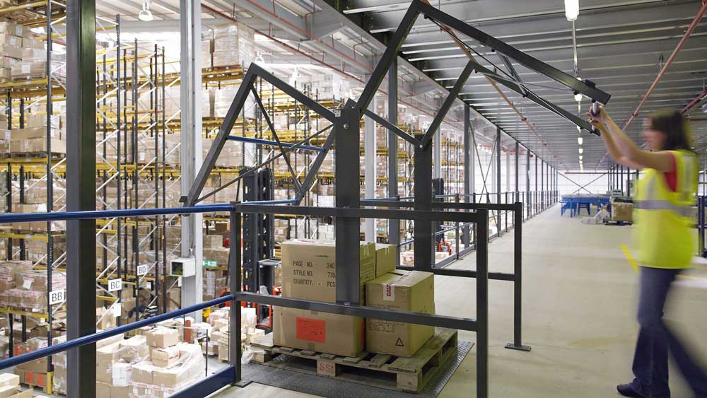 Integration with material handling equipment for mezzanine floor in warehouse