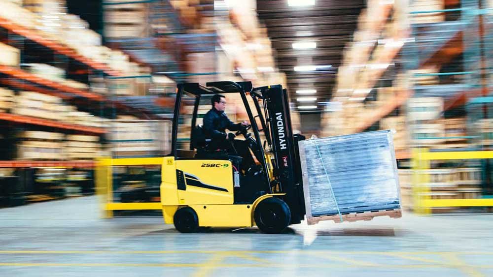 Pallet-Rack-Safety-Guide-(2024)-Forklift-Collisions