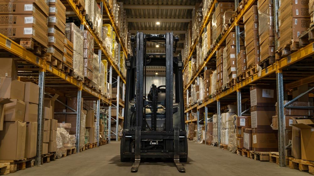 How to Choose The Right Warehouse Storage Rack - featured image