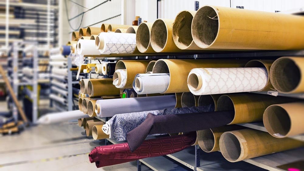 Raw Material Warehouse Management How Manufacturers Maximize Space and Production Flow - The first paragraph includes an image.