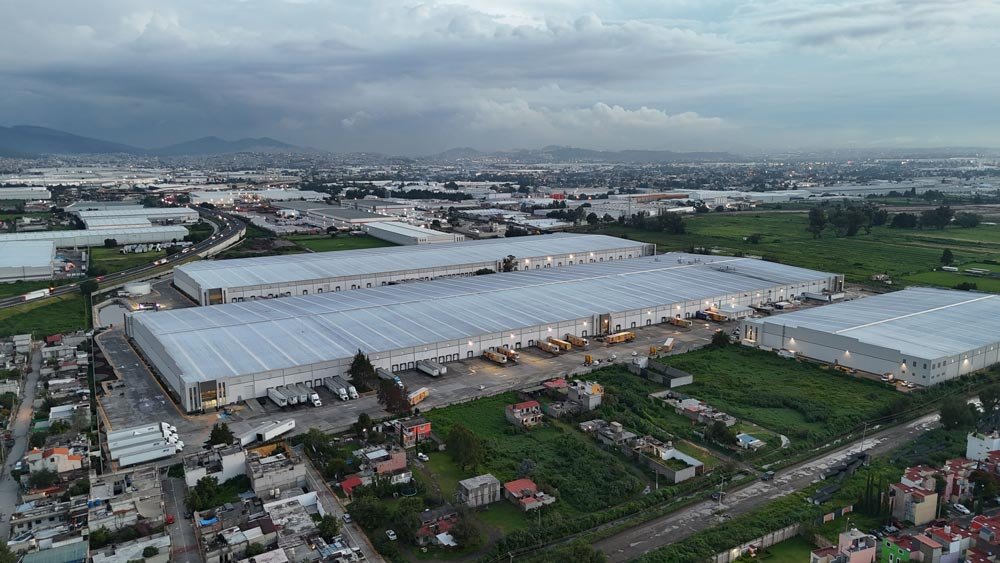 What is a Common Application of AI in Warehouses - featured image