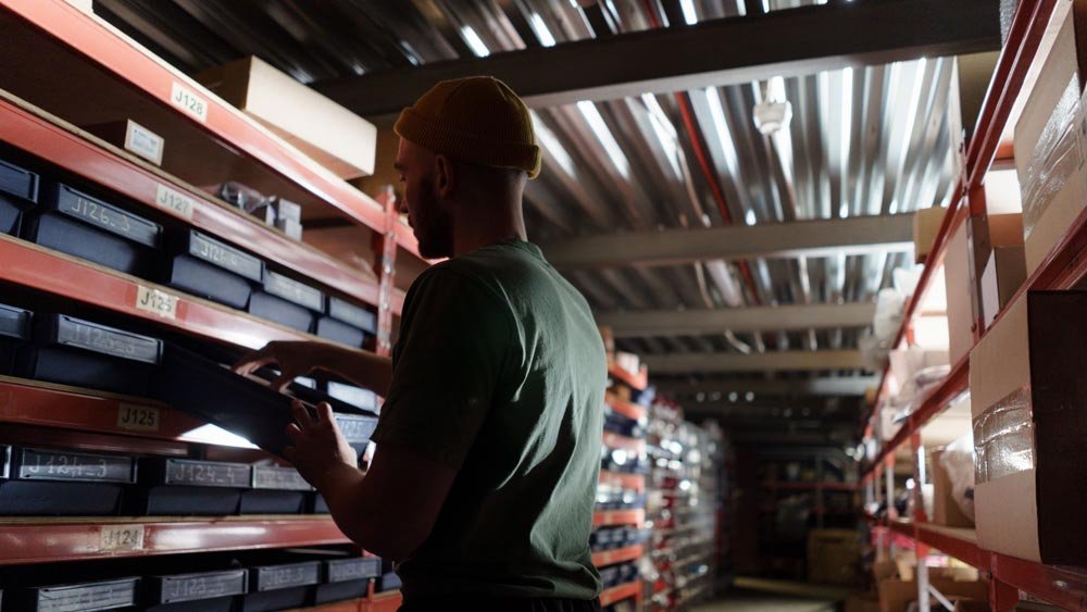 what is kitting in warehouse - featured image